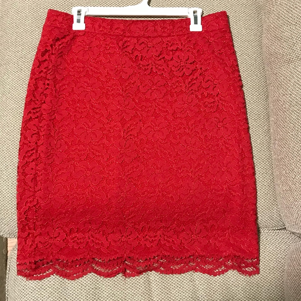 ✨ELLE Red lace skirt ✨